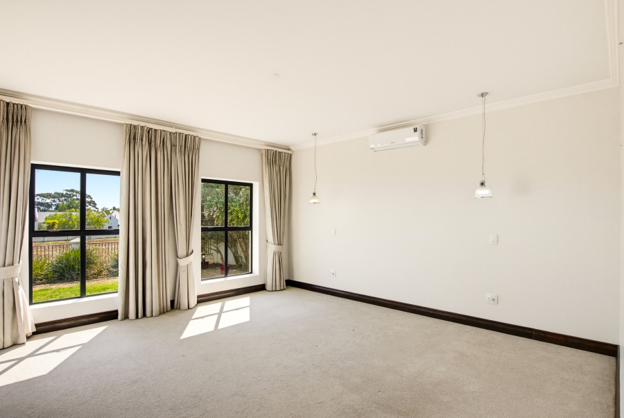4 Bedroom Property for Sale in Croydon Vineyard Estate Western Cape